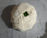 Foto del paso 8 de la receta: Volcán de hojaldre relleno con queso y bacon