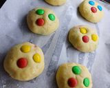 Foto del paso 5 de la receta: Galletas de naranja con confites