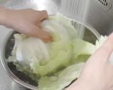 A picture of step 1 of Minced Shrimp Lettuce Wrap.