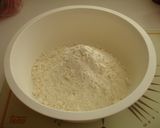 Foto del paso 4 de la receta Empanada casera de tomate, atún y otros