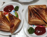 A picture of step 4 of Raw banana toast sandwich.