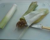 Foto del paso 2 de la receta Rape con salsa de hígado de rape, calabacín y puerro