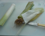 Foto del paso 2 de la receta: Rape con salsa de hígado de rape, calabacín y puerro