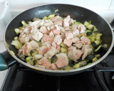 Foto del paso 12 de la receta: Rape con salsa de hígado de rape, calabacín y puerro