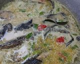 Foto langkah ke 4 dari resep Mangut Lele Untuk Anak.