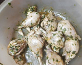 Foto del paso 3 de la receta: Contramuslo de pollo cocido y asado con papas y mojo