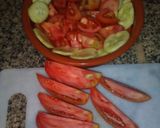Foto del paso 1 de la receta Aliño de tomates y pepinos de mi huerto