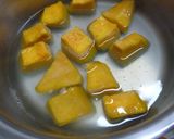 A picture of step 3 of Simmered Kabocha Squash with Brown Sugar.