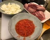 Foto del paso 1 de la receta: Carrilleras en salsa con puré de trufa negra
