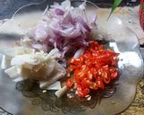 Foto langkah ke 2 dari resep Kangkung tumis simple lezat.