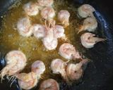 Foto langkah ke 4 dari resep Oseng Udang Mentega.
