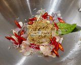 Foto langkah ke 2 dari resep Tumis Kangkung Udang Rebon.