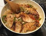 Foto del paso 2 de la receta: Pechuga al sartén con salsa blanca