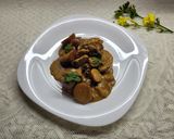 Foto del paso 3 de la receta: Papines y portobellos a la crema