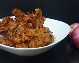 A picture of step 2 of Crispy Neerulli baje /Onion Pakora.
