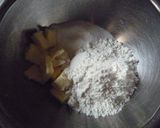 A picture of step 2 of Easy Banana Crumble Cake.