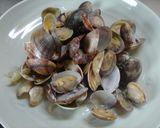 A picture of step 4 of Spaghetti alle Vongole in Bianco - One Pan Cooking.