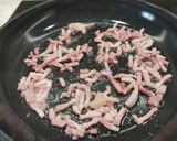 A picture of step 1 of Spaghetti Carbonara with Zucchini.