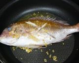 A picture of step 4 of Acqua Pazza made in a Tajine.