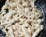 Foto langkah ke 2 dari resep Tumis Pedas Jamur Shimeji Putih.