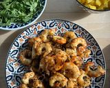 Foto del paso 2 de la receta Taco de langostinos al ajo confitado con mango