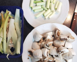 Foto del paso 1 de la receta: Ajos Tiernos (Ajetes) con Champiñones