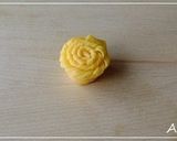 A picture of step 7 of For Lunch Boxes! Egg Sheet Flower.