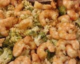 Une image de l'étape 9 de Crevettes 🍤 sautées, pâtes et brocolis.