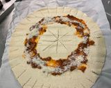 Une image de l'étape 8 de Couronne aux champignons, épinards, tomate et parmesan.