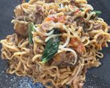 Foto langkah ke 7 dari resep Mie Goreng Nyemek Cakalang.