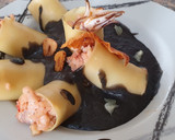 Foto del paso 10 de la receta: Macarrones rellenos de chipirones y gambas con salsa de tinta