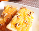 A picture of step 2 of Sweetened Persimmon and Walnut Spread on Toast.