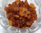 A picture of step 1 of Mini raisins buns.