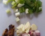 Foto langkah ke 2 dari resep Cumi dan Blukutak Kuah Hitam.