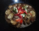 Foto langkah ke 3 dari resep Semur Terong Bola Bola Daging.