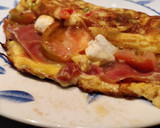 Foto del paso 4 de la receta: Tortilla de verduras rellena de serrano y queso
