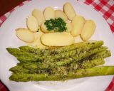 A picture of step 6 of Green Asparagus with Basil Pesto.