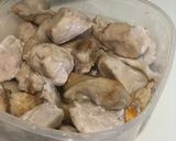 Foto del paso 2 de la receta: Pizza de Halloween 👻 con base de pollo (sin harinas)