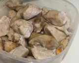 Foto del paso 2 de la receta: Pizza de Halloween 👻 con base de pollo (sin harinas)