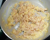 Foto del paso 3 de la receta: Huevos revueltos con bonito y sofrito de tomate