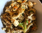 Foto del paso 5 de la receta: Ensalada de pasta seca con pollo 🍗🥗