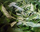 Foto langkah ke 2 dari resep Pepes panggang paha ayam dan kangkung.