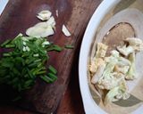 Foto langkah ke 2 dari resep Sop Ayam Jamur Tiram Sedep.