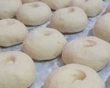 Foto langkah ke 6 dari resep #61. Donat Labu Kuning Empuk (Eggless).