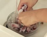 Foto langkah ke 1 dari resep Cumi Cabai Hijau Devina Hermawan.