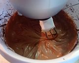 Φωτογραφία βήματος 10 της συνταγής Buche de Noel με γεύση Snickers