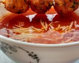 A picture of step 7 of Mexican tomato soup with cottage cheese balls.
