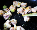 A picture of step 2 of Rich Stir-Fried Oyako Chicken and Egg Rice Bowl.