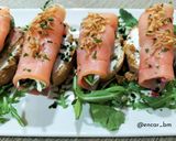 Foto del paso 5 de la receta: Rollito de salmón con rúcula, huevas y queso Skyr