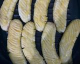 Foto langkah ke 4 dari resep Pisang Penyet Topping Coklat Keju.